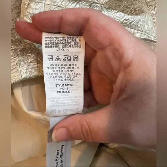 J. Crew - "Origami" Champagne Matelasse
Pattern Wrap Mini Skirt Women's - Size 2 - Picture 9 of 9